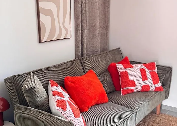 Апартаменты T2 Cosy Equipe, Parking Et Wifi Gratuit,