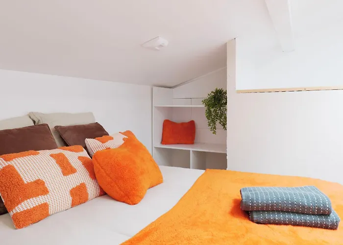 Апартаменты T2 Cosy Equipe, Parking Et Wifi Gratuit, Кастр